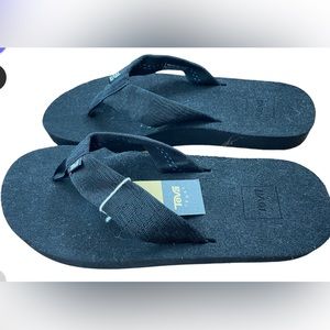 NEW Mens black Teva flip flops size 9